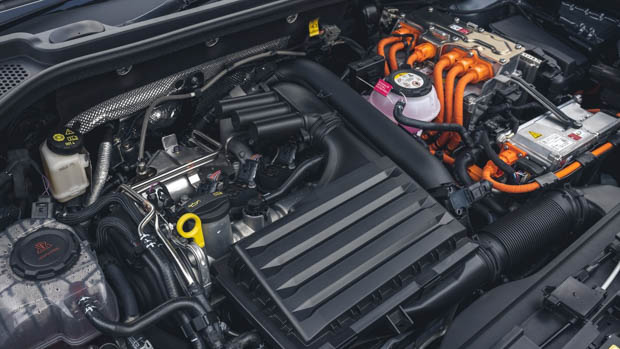 Cupra Formentor 2022 hybrid engine bay