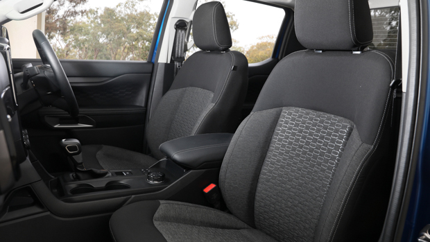 Ford Ranger XLT 2022 front seats