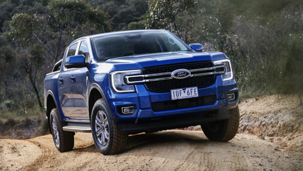 Ford Ranger XLT 2022 dirt track front