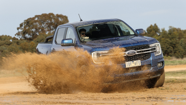 Ford Ranger XLT 2022 mud splash