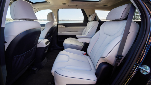 Hyundai Palisade Highlander 2022 interior rear seats