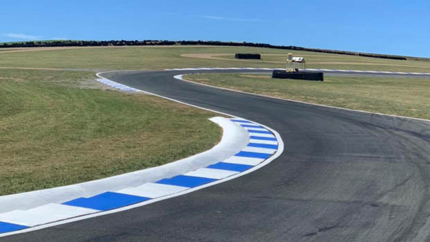 Wakefield Park Raceway track curves