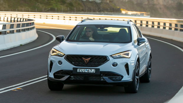 2022 Cupra Formentor VZe SUV White - dynamic front 3/4 3