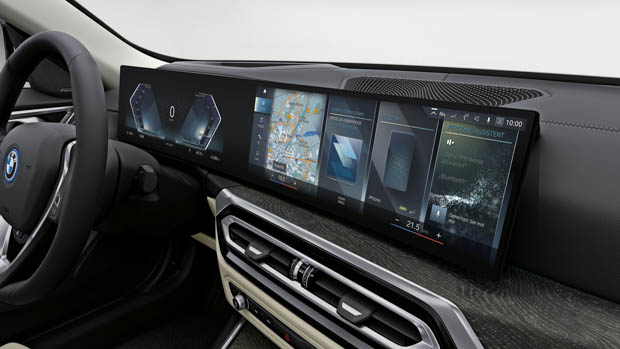 2023 BMW i4 eDrive35 curved displays