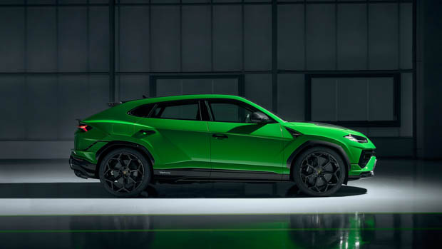 Lamborghini Urus Perfomante side green