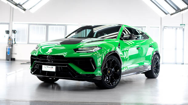 Lamborghini Urus Perfomante green lightroom