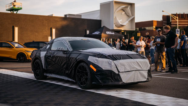 Ford Mustang 2023 under camo at event