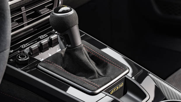 Porsche 911 GT3 RS 2022 gear shifter