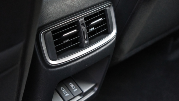 Honda CR-V VTi X 2022 interior rear vents