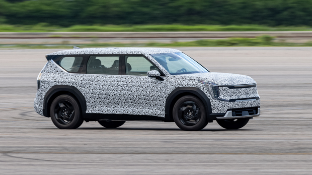 Kia EV9 2022 testing driving