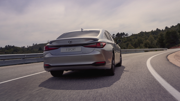 Lexus ES F Sport 2022 rear 3/4