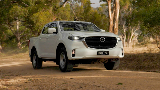Mazda BT-50 1.9 XS 2022 driving 1