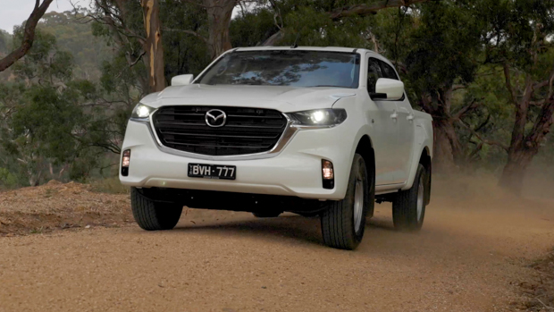 Mazda BT-50 1.9 XS 2022 driving 2
