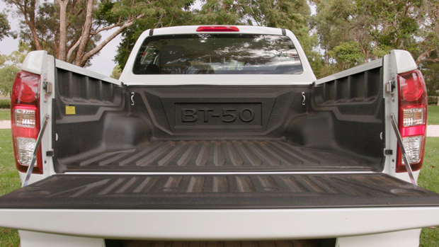 Mazda BT-50 1.9 XS 2022 rear bed