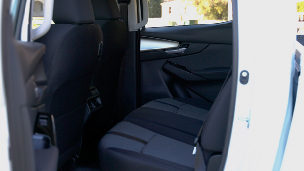 Mazda BT-50 1.9 XS 2022 rear seats