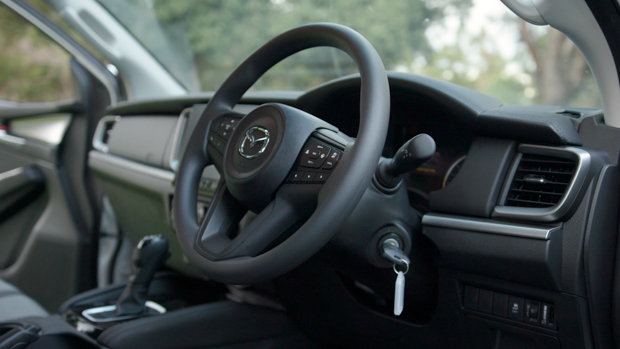 Mazda BT-50 1.9 XS 2022 steering wheel