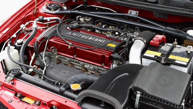 Mitsubishi Lancer Evolution 2003 engine bay