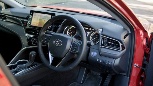 Toyota Camry SX Hybrid 2022-4