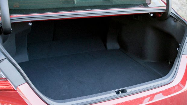 Toyota Camry SX Hybrid 2022-6