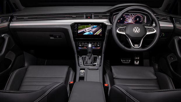 Volkswagen Passat 206TSI R-Line 2021 interior