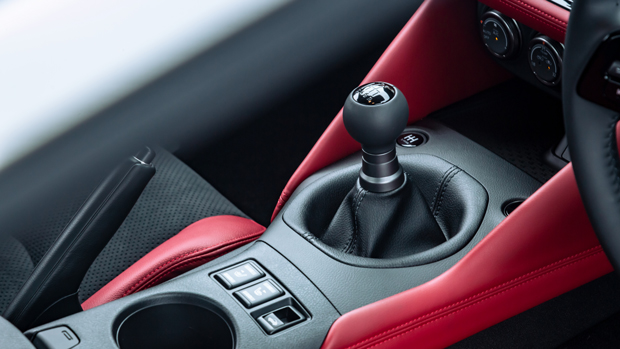 2022 Nissan Z Coupe manual white - gear lever