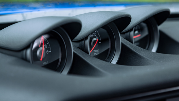 2022 Nissan Z Coupe manual white - centre console dials