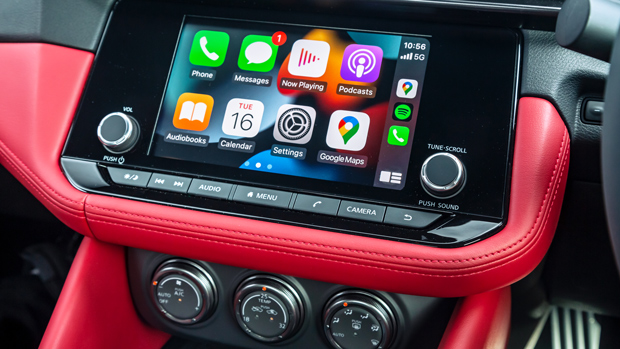 2022 Nissan Z Coupe manual white - centre console