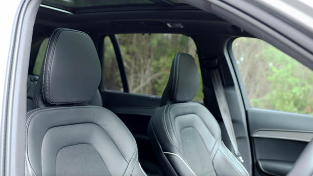 2022 Volvo XC90 Recharge PHEV SUV White - interior front cabin 1