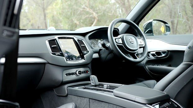 2022 Volvo XC90 Recharge PHEV SUV White - interior front cabin