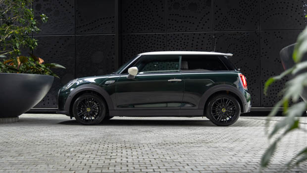 Mini Electric Resolute 2022 side angle static