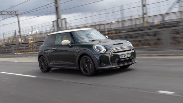 Mini Electric Resolute 2022 side driving shot