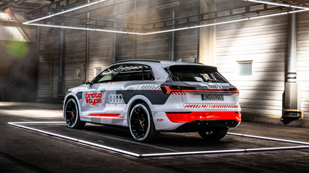 Audi e-tron facelift prototype rear 3/4