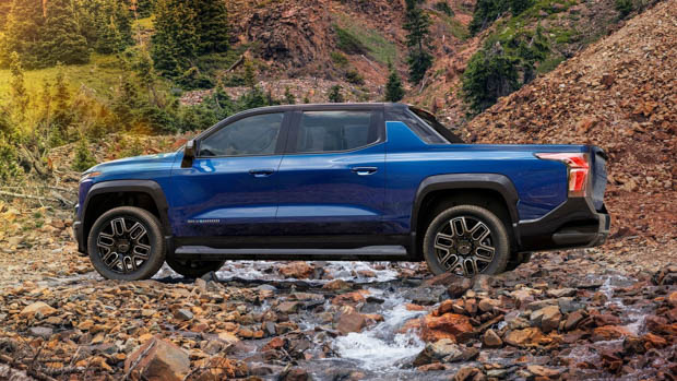 Chevrolet Silverado EV 2024 blue