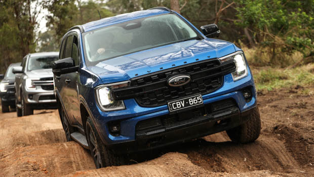 Ford Everest Sport 2022 articulation blue sport