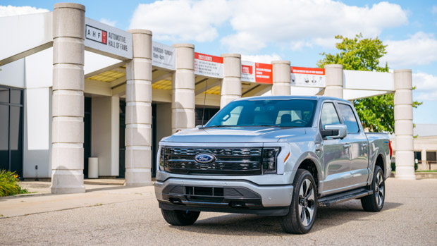 Ford F-150 Lightning 2023 Platinum ER silver