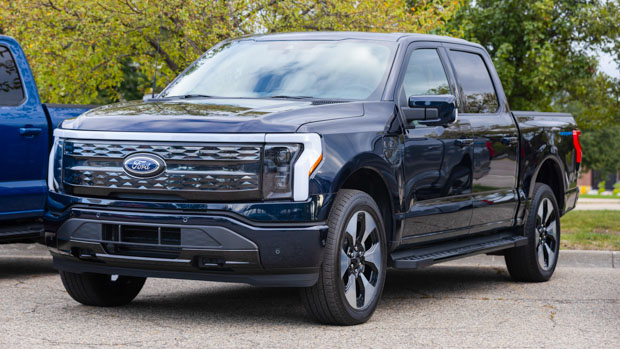 Ford F-150 Lightning 2023 black