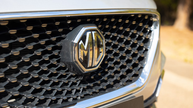 MG HS Plus EV 2023 grille