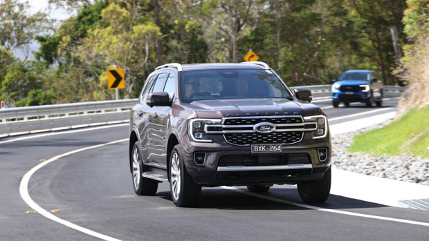 Ford Everest Platinum 2022 cornering