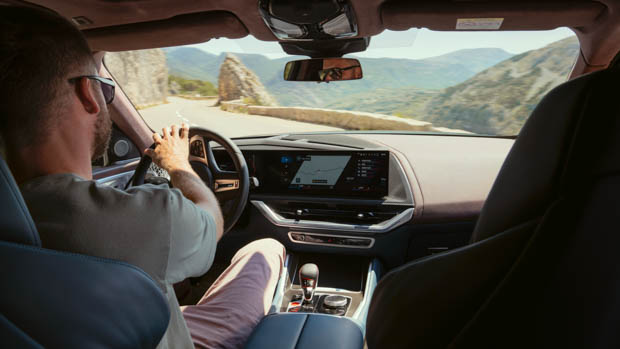 2023 BMW XM dynamic interior driving