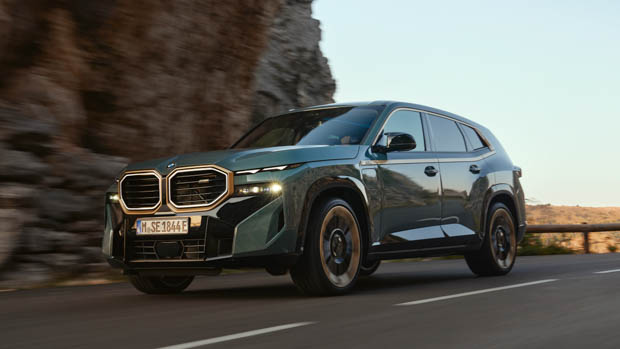 2023 BMW XM dynamic front 3/4