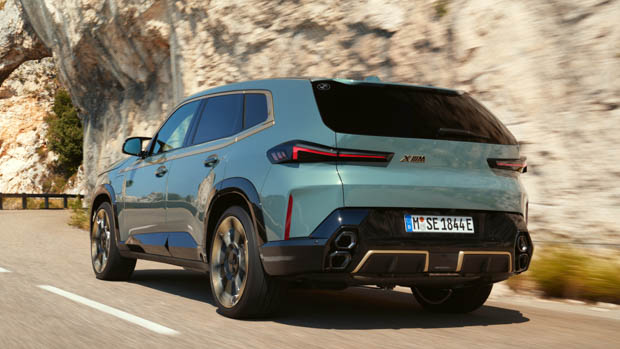 2023 BMW XM dynamic rear 3/4