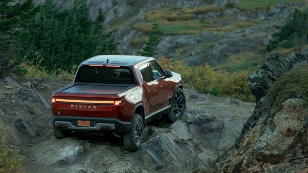 Rivian R1T offroading 2022