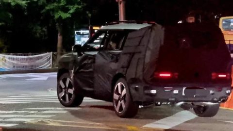 Hyundai Santa Fe 2024: H-pattern headlights spied through camo