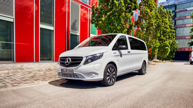 Mercedes-Benz eVito tourer front 3/4