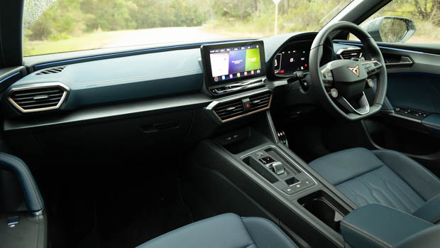 Cupra Leon VZx 2023 petrol blue interior