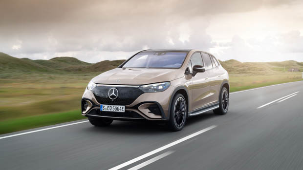 Mercedes-Benz EQE SUV 2023 front 3/4 on road