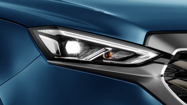 2023 Isuzu MU-X headlight detail