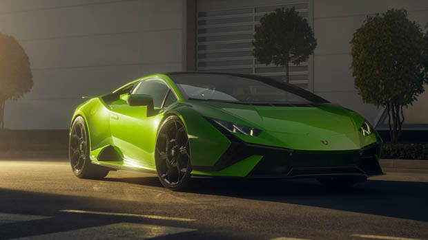Lamborghini Huracan Tecnica 2022 front 3/4