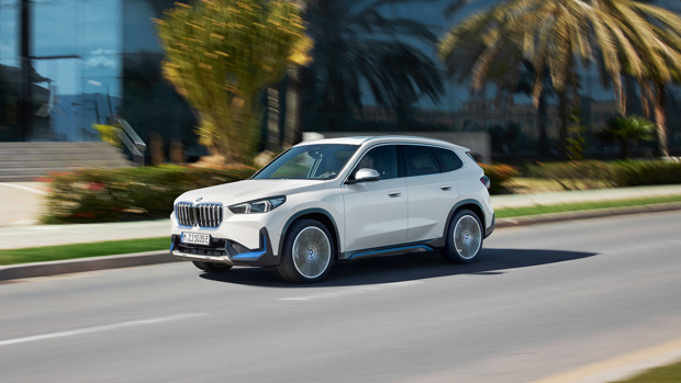 BMW iX1 2023 driving