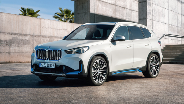 BMW iX1 2023 front 3/4 static